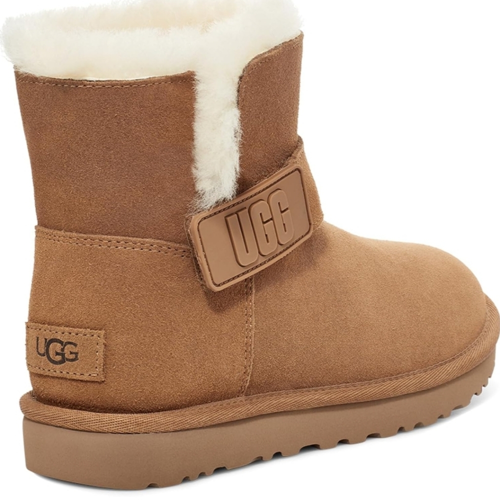 UGG SIZE 8 BOOTS - Price is firm. No offers please